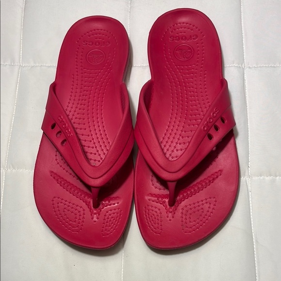 CROCS Vibrant Pink Flip Flop Thong Sandals - Picture 2 of 5